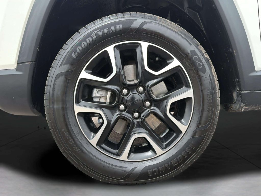 Photo 29 of this JEEP COMPASS