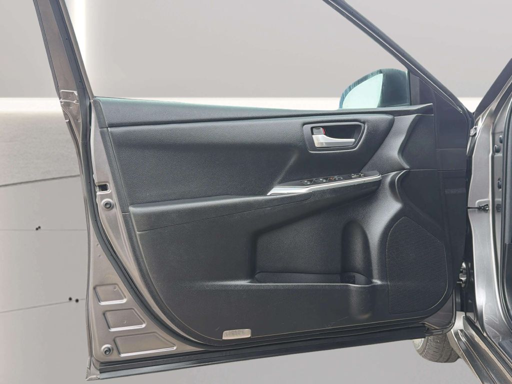 Photo 12 of this TOYOTA CAMRY