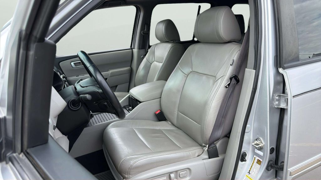 Photo 12 of this HONDA PILOT
