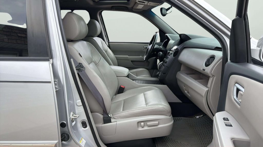 Photo 13 of this HONDA PILOT