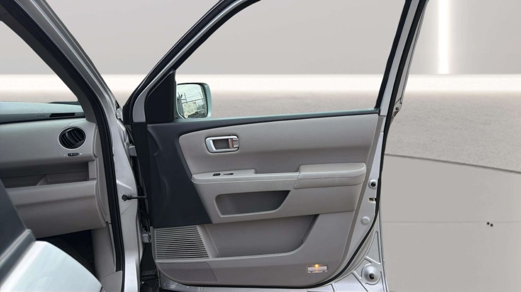 Photo 16 of this HONDA PILOT