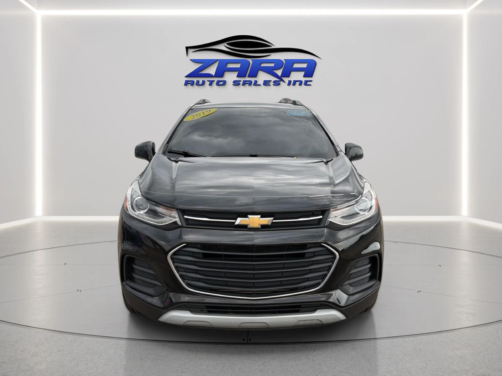 Photo 2 of this CHEVROLET TRAX