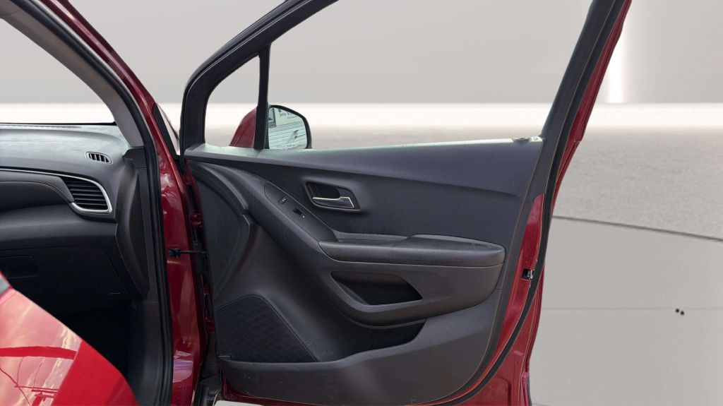 Photo 16 of this CHEVROLET TRAX
