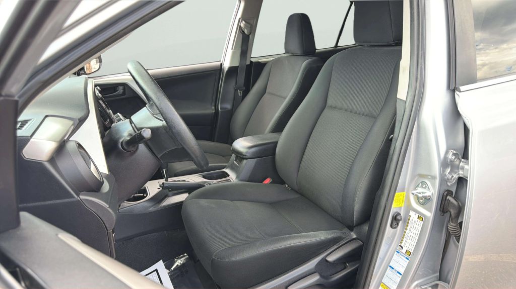Photo 12 of this TOYOTA RAV4