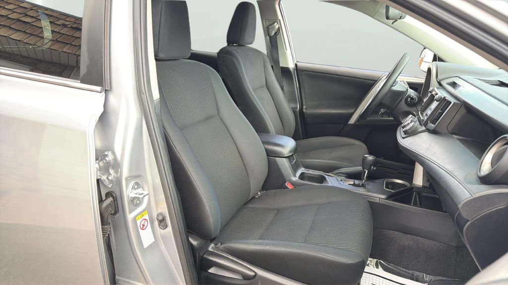Photo 14 of this TOYOTA RAV4