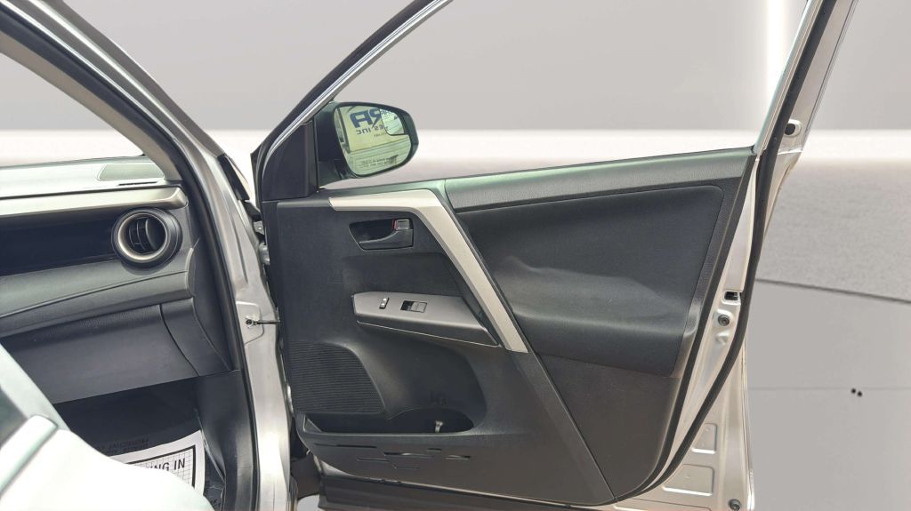 Photo 16 of this TOYOTA RAV4