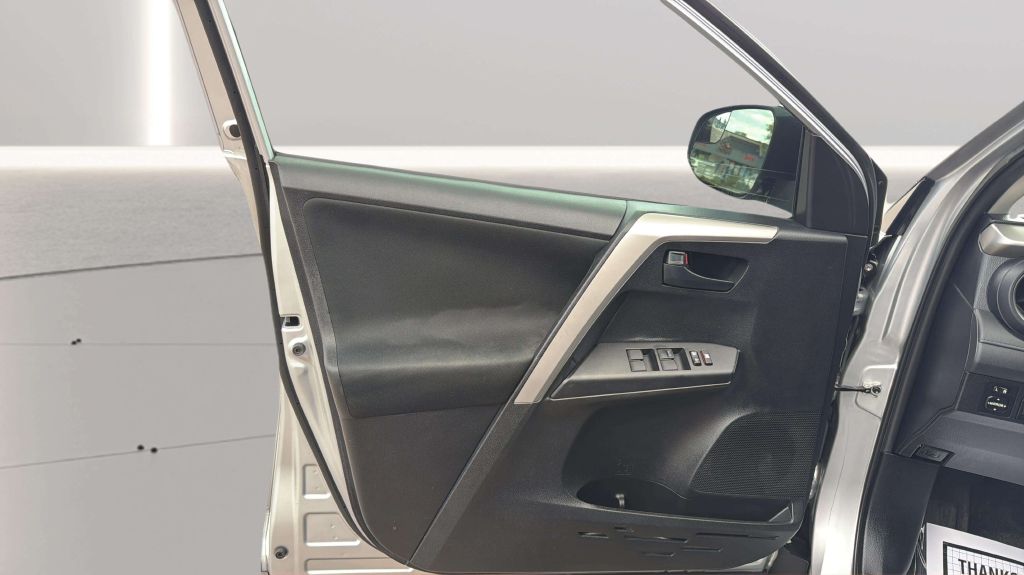 Photo 18 of this TOYOTA RAV4