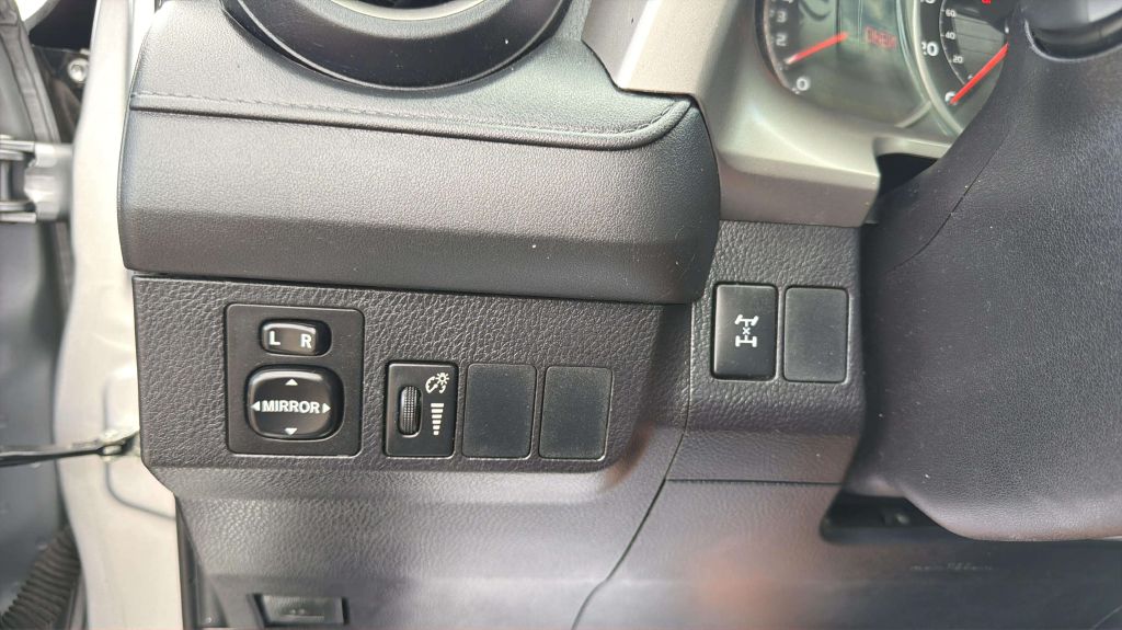 Photo 25 of this TOYOTA RAV4