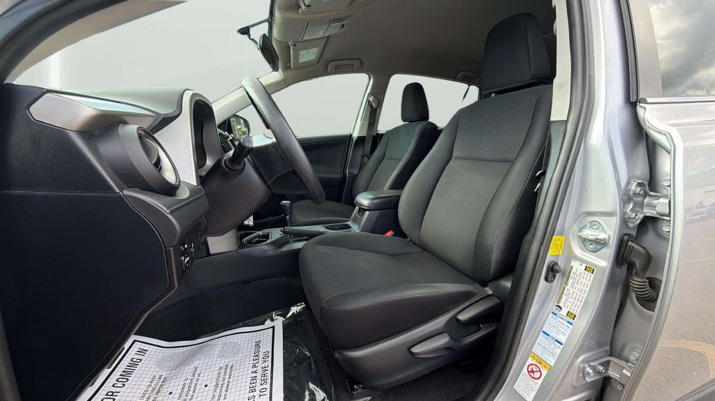Photo 28 of this TOYOTA RAV4