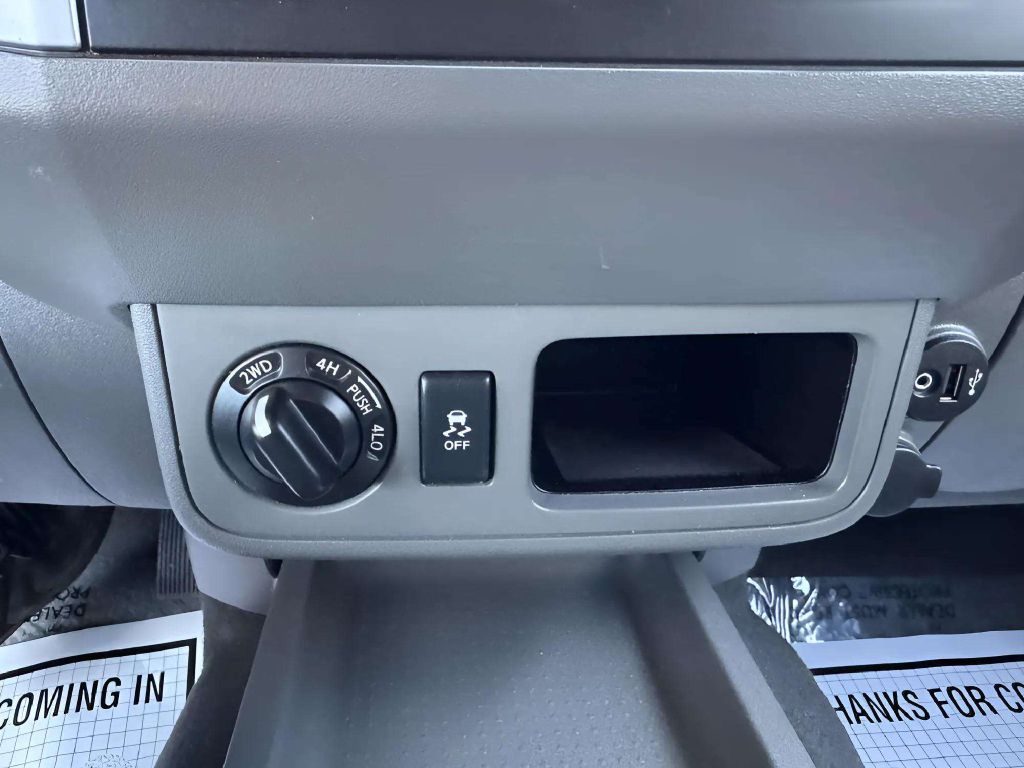 Photo 23 of this NISSAN FRONTIER