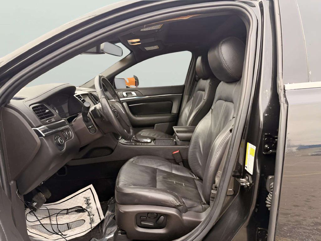 Photo 12 of this LINCOLN MKS