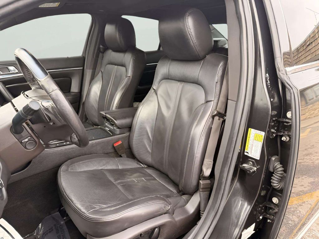 Photo 13 of this LINCOLN MKS