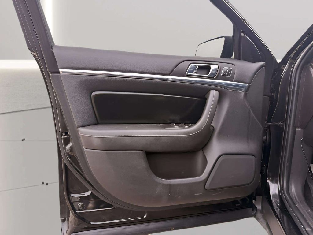 Photo 15 of this LINCOLN MKS