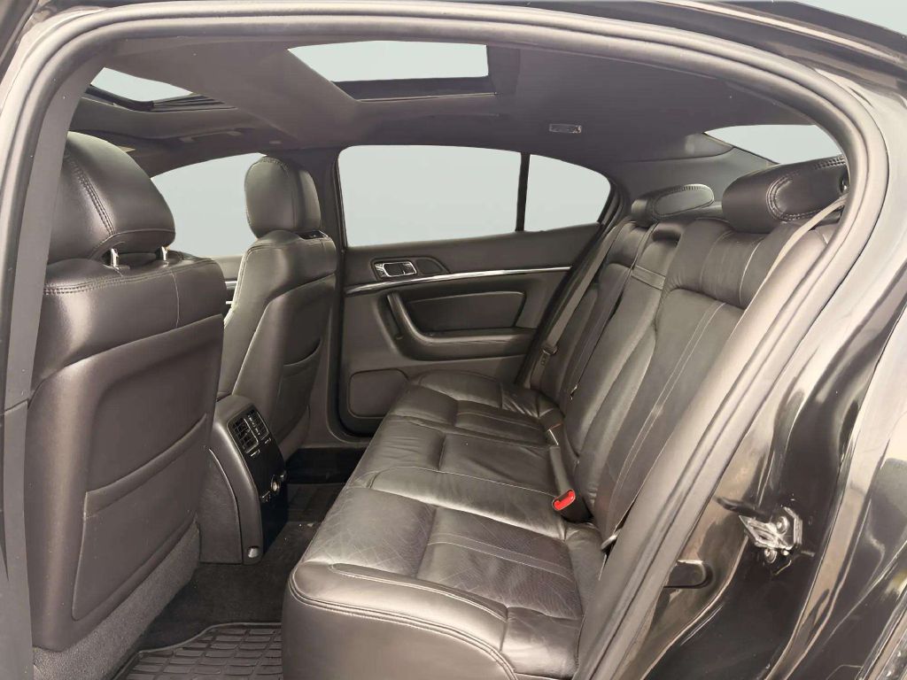 Photo 17 of this LINCOLN MKS