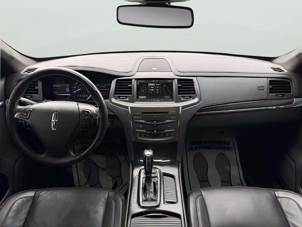 Photo 18 of this LINCOLN MKS