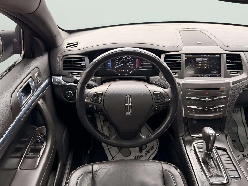 Photo 21 of this LINCOLN MKS