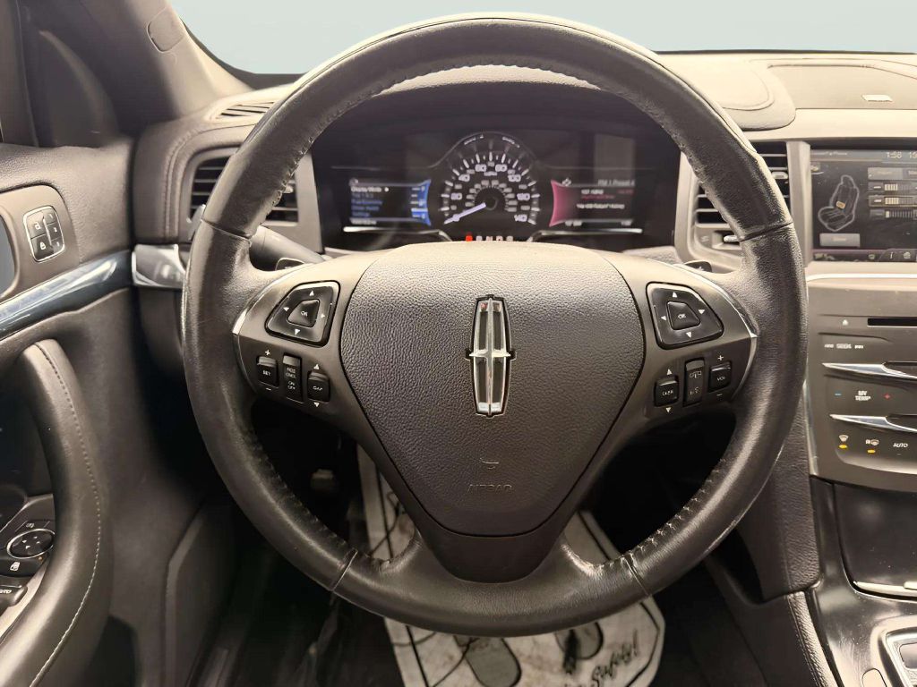 Photo 22 of this LINCOLN MKS