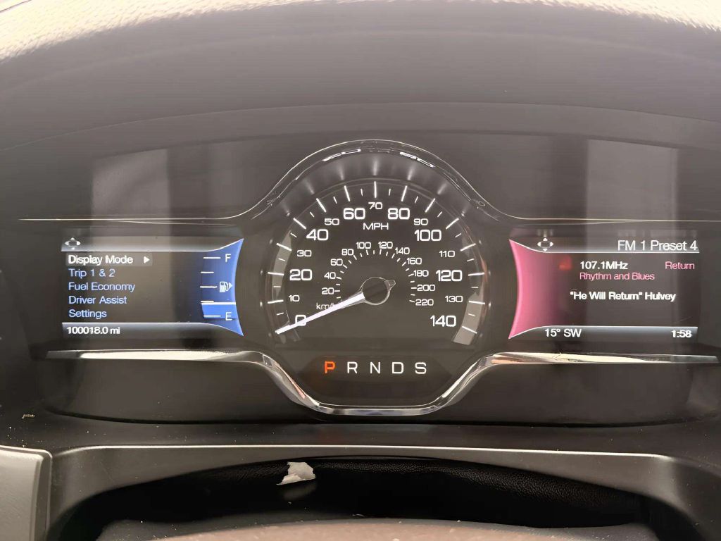 Photo 23 of this LINCOLN MKS