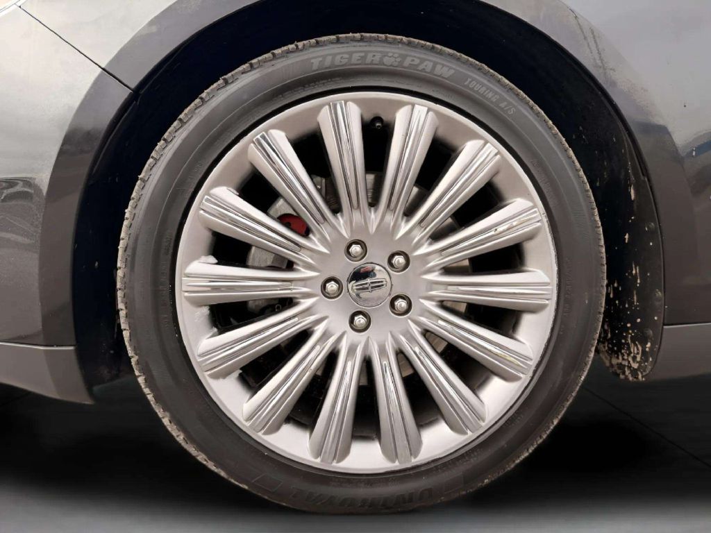 Photo 30 of this LINCOLN MKS