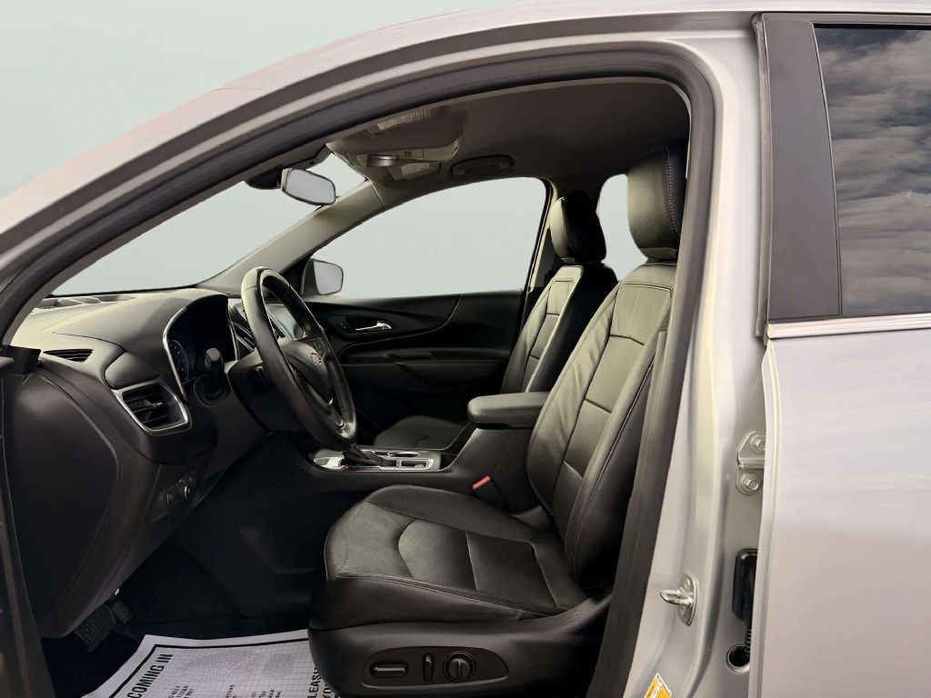 Photo 12 of this CHEVROLET EQUINOX
