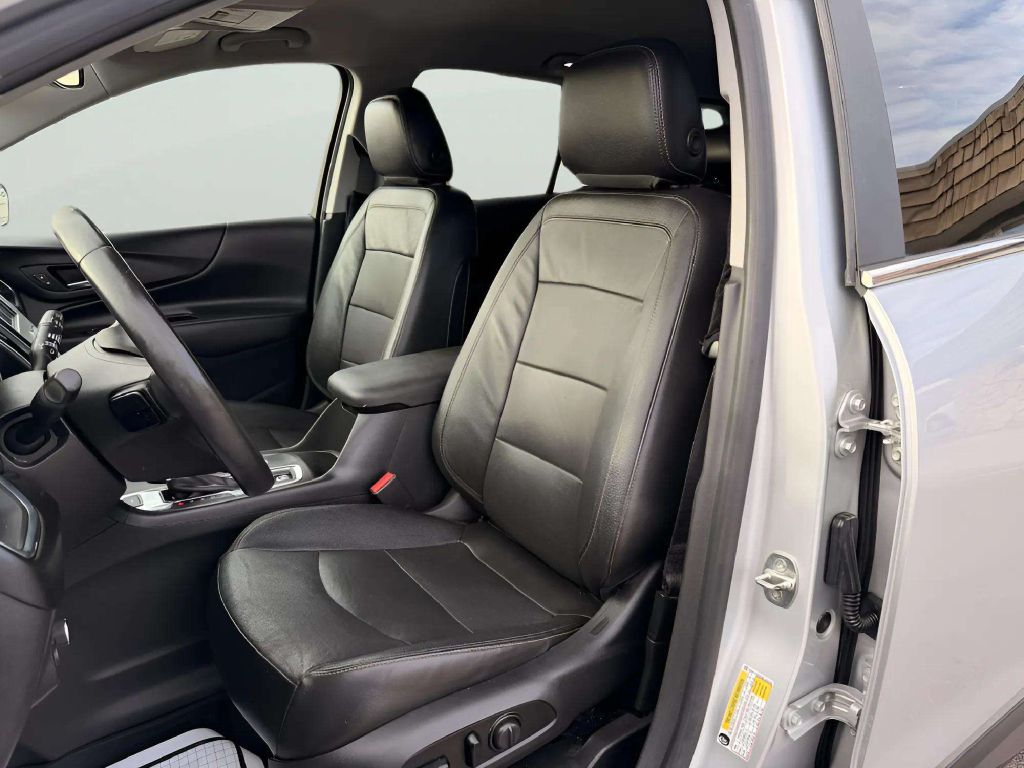 Photo 13 of this CHEVROLET EQUINOX