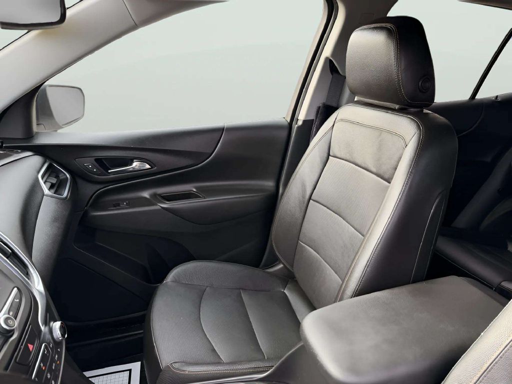 Photo 14 of this CHEVROLET EQUINOX