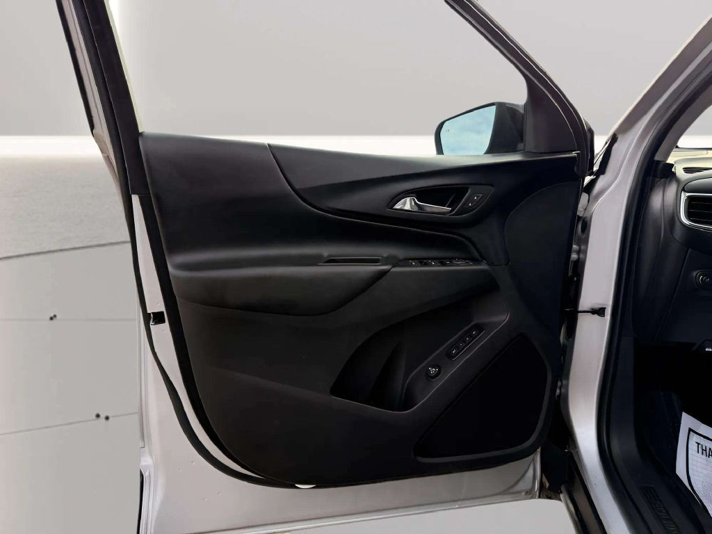 Photo 15 of this CHEVROLET EQUINOX