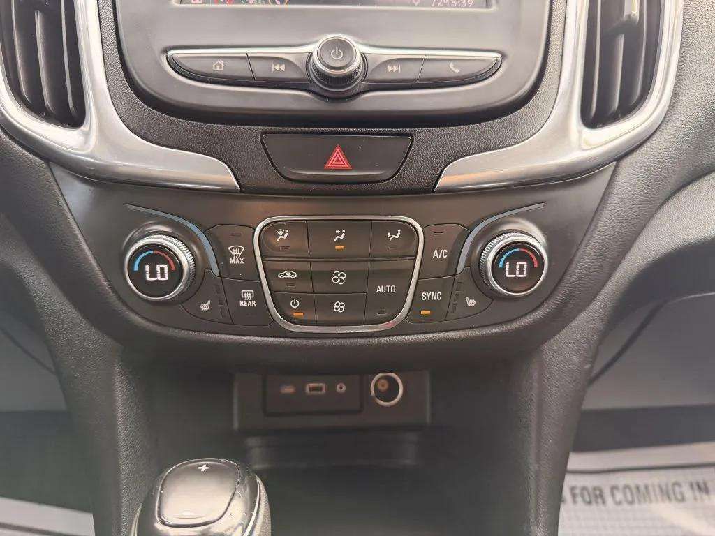Photo 21 of this CHEVROLET EQUINOX
