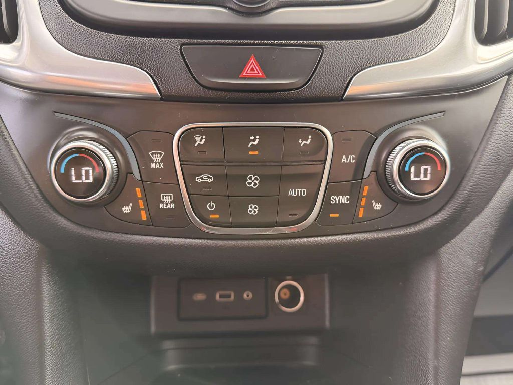 Photo 28 of this CHEVROLET EQUINOX