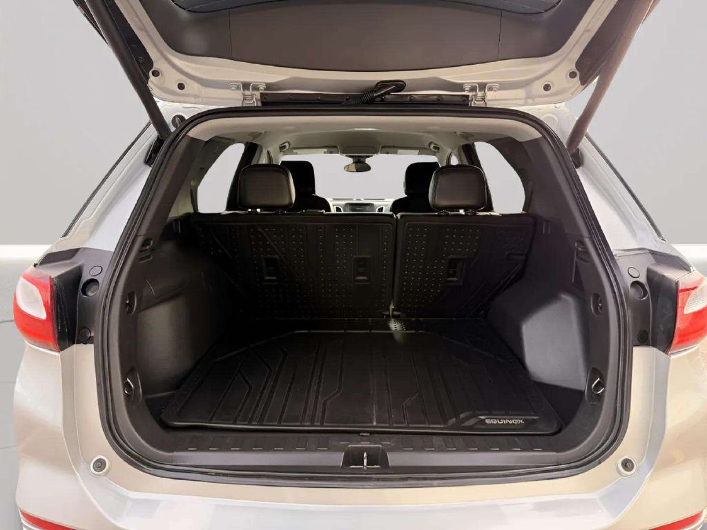 Photo 30 of this CHEVROLET EQUINOX