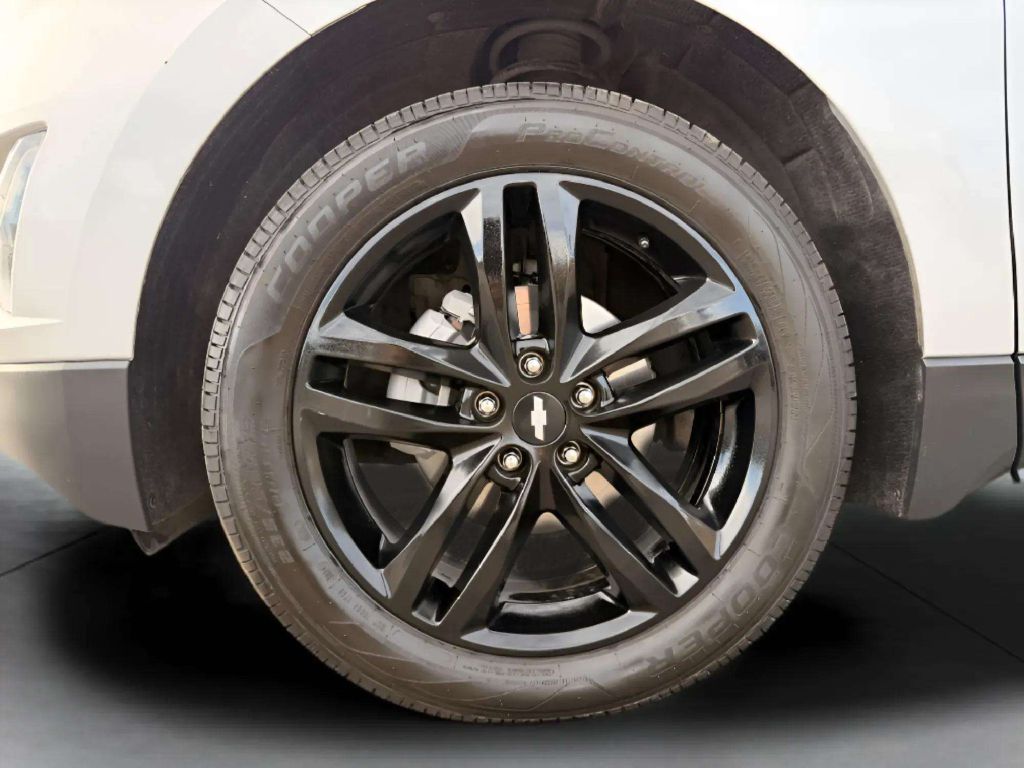 Photo 31 of this CHEVROLET EQUINOX