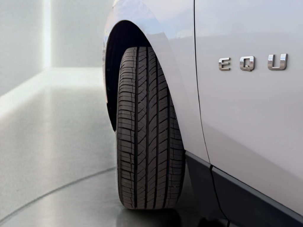 Photo 32 of this CHEVROLET EQUINOX