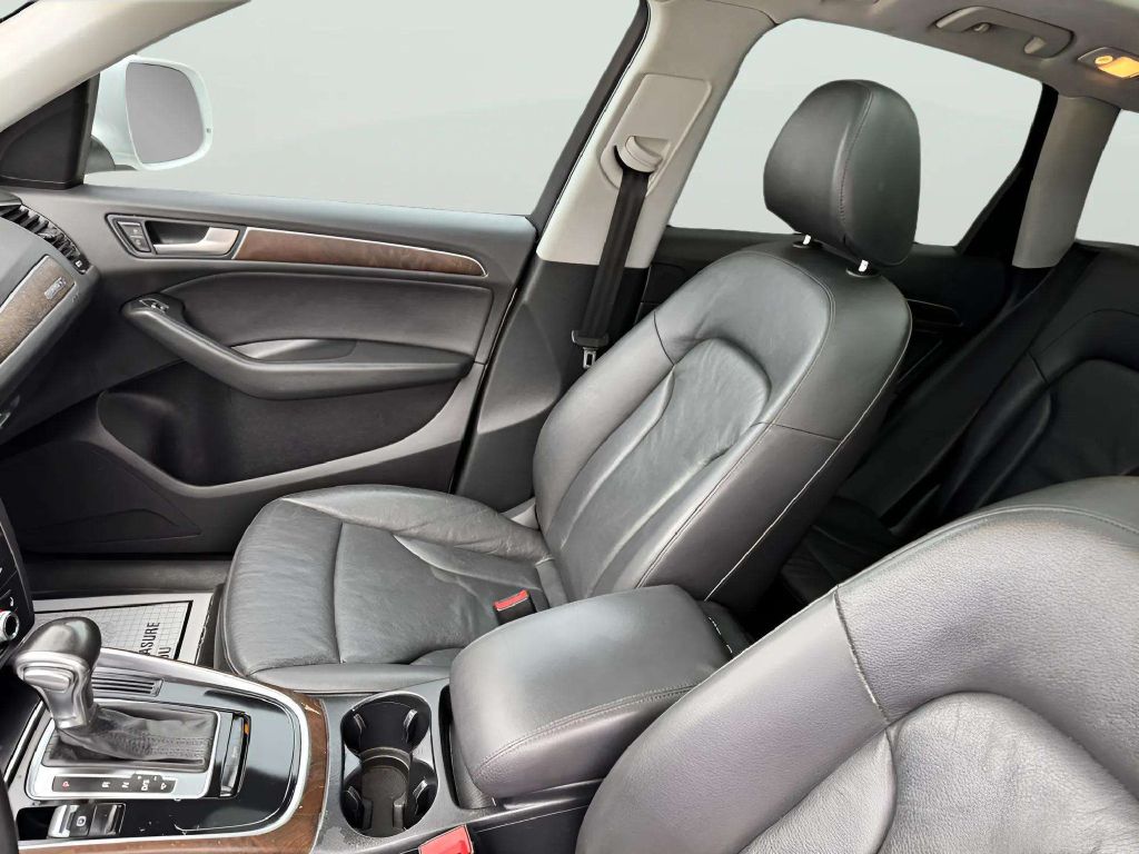 Photo 13 of this AUDI Q5