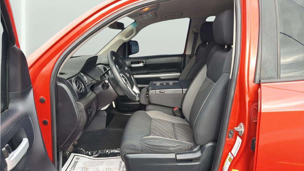 Photo 12 of this TOYOTA TUNDRA