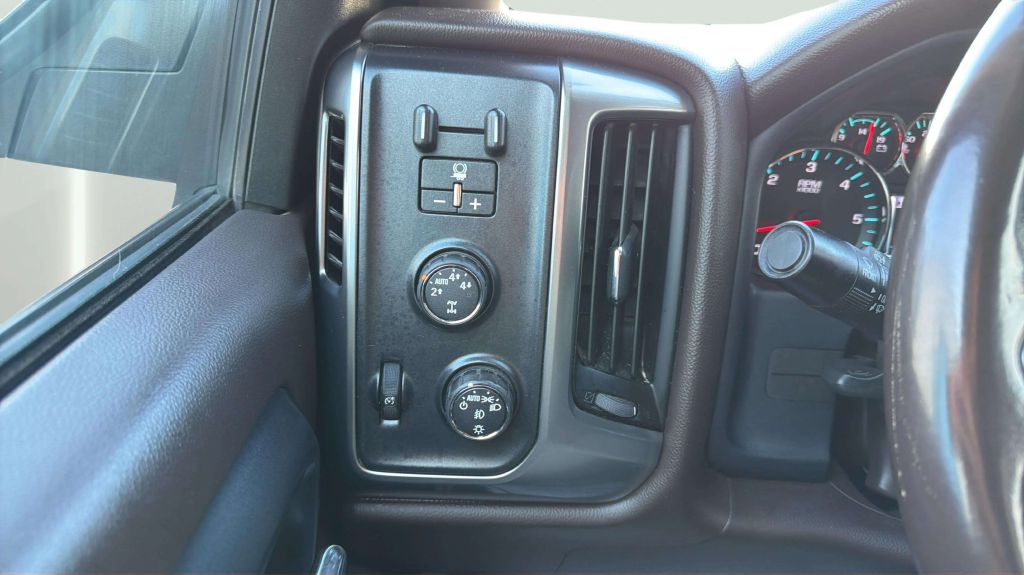 Photo 23 of this CHEVROLET SILVERADO 1500