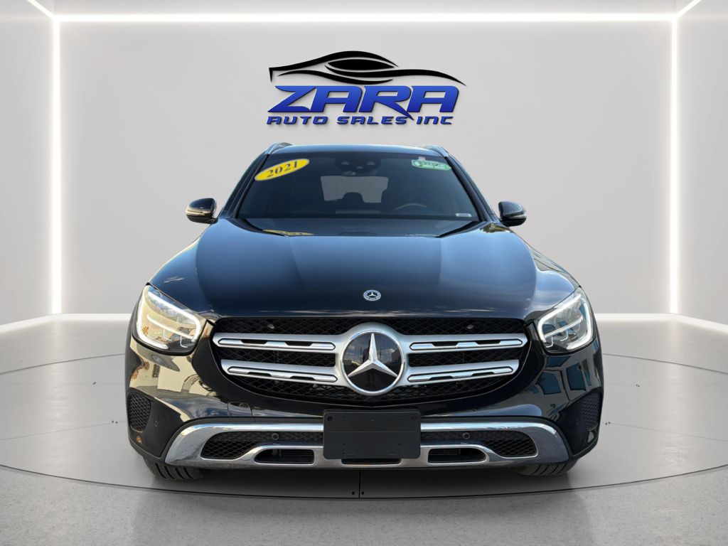 Photo 2 of this MERCEDES-BENZ GLC