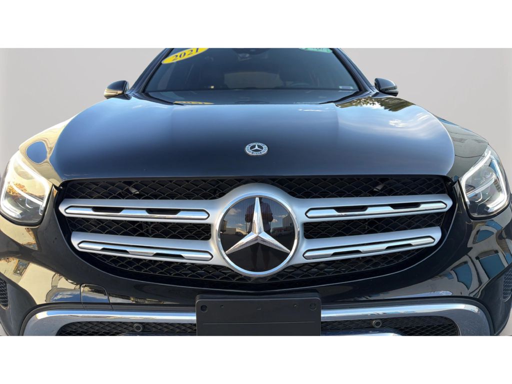 Photo 11 of this MERCEDES-BENZ GLC