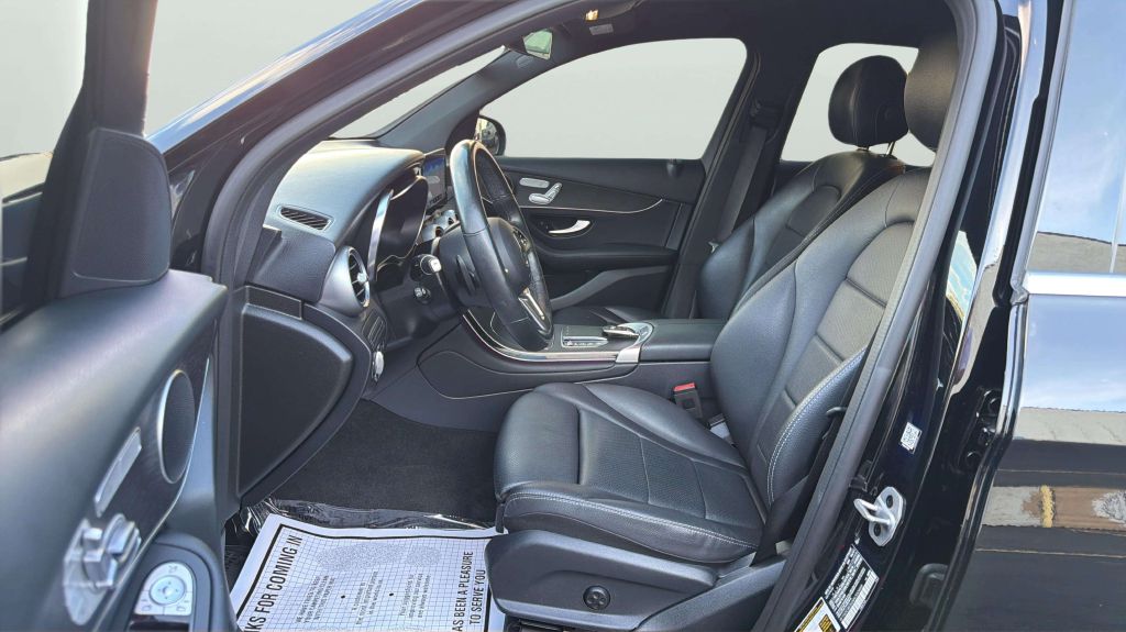 Photo 12 of this MERCEDES-BENZ GLC