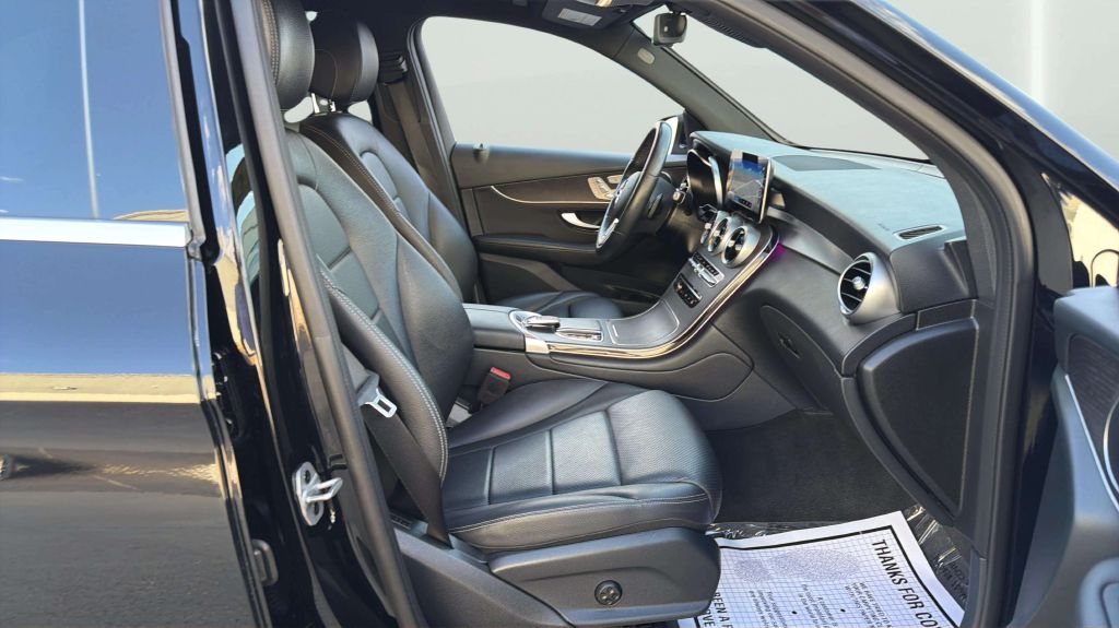 Photo 14 of this MERCEDES-BENZ GLC
