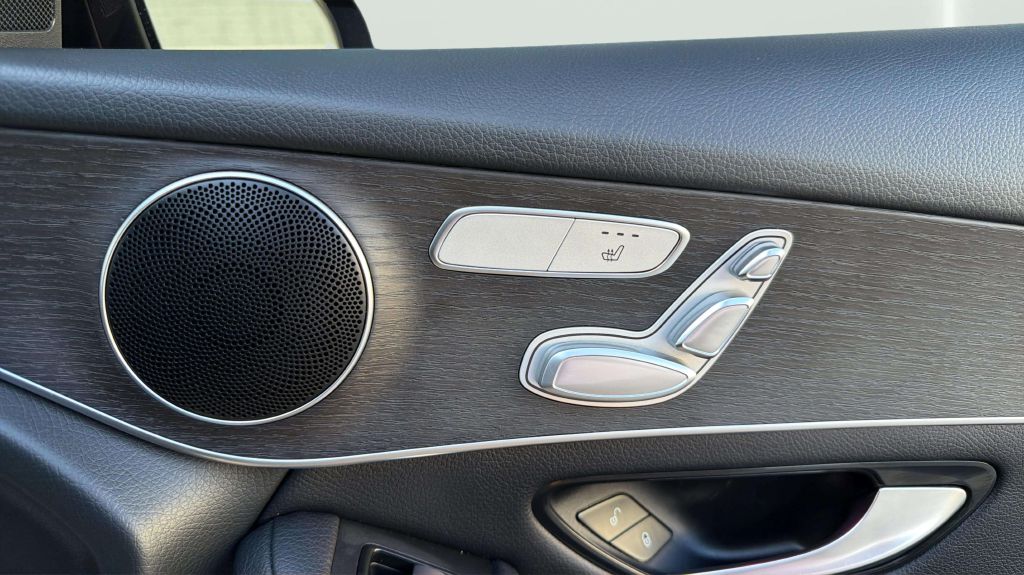 Photo 18 of this MERCEDES-BENZ GLC