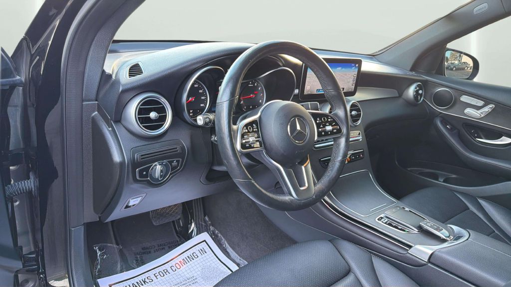 Photo 19 of this MERCEDES-BENZ GLC