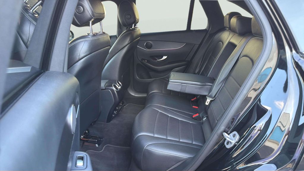Photo 22 of this MERCEDES-BENZ GLC