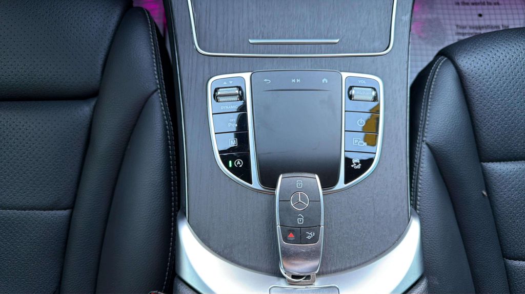 Photo 25 of this MERCEDES-BENZ GLC
