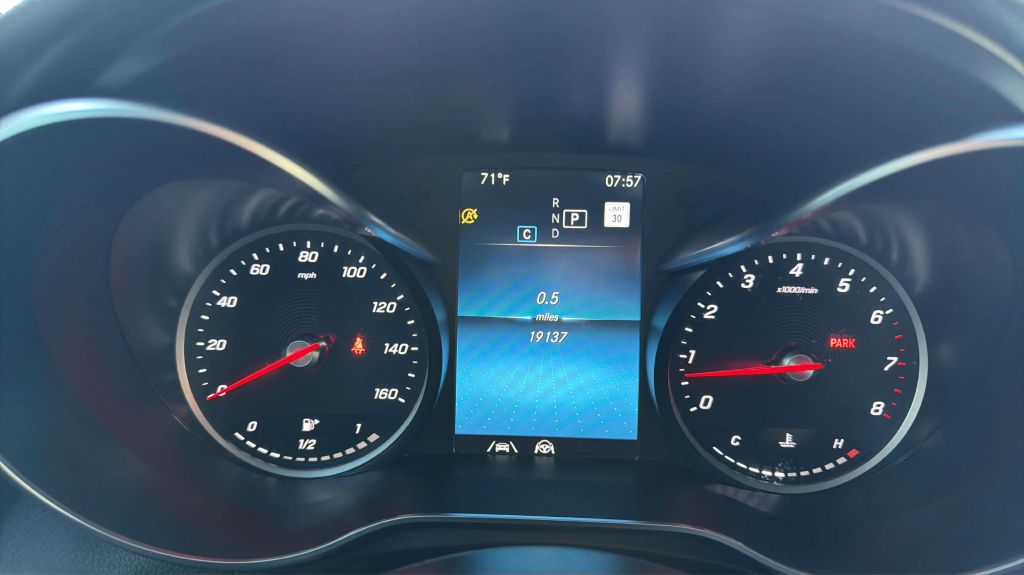 Photo 27 of this MERCEDES-BENZ GLC