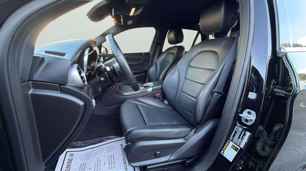 Photo 31 of this MERCEDES-BENZ GLC