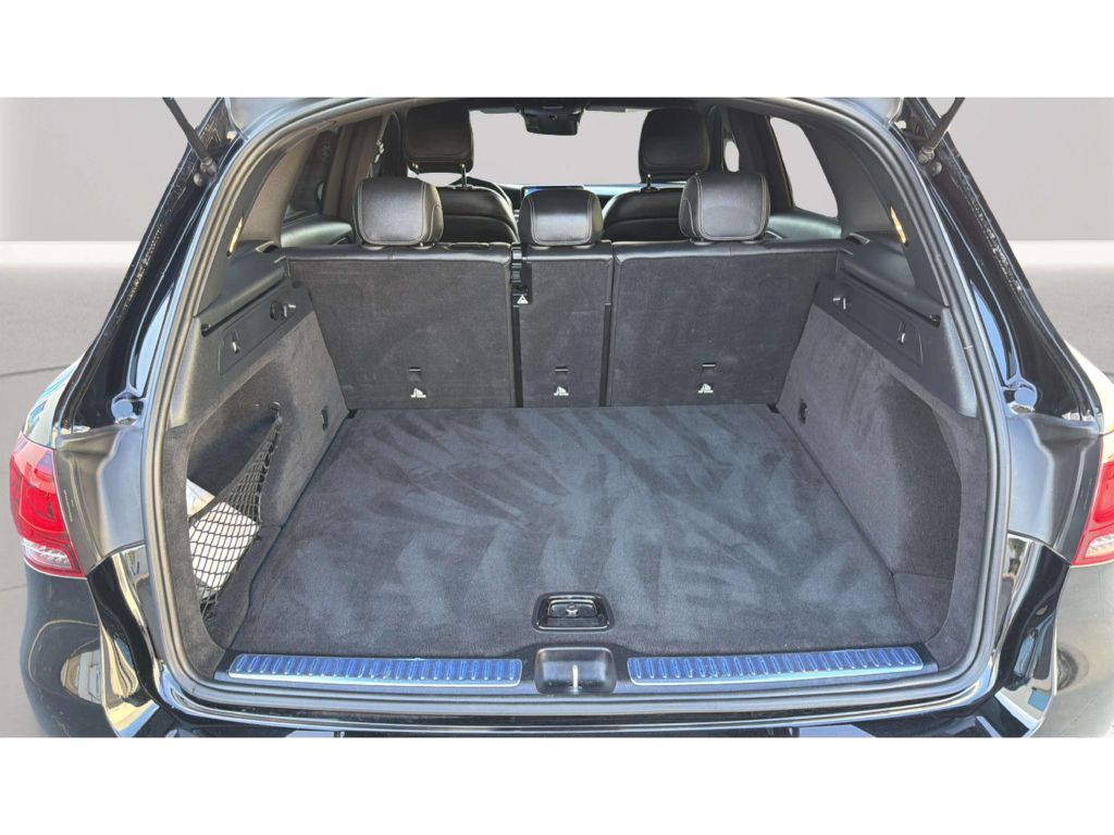 Photo 33 of this MERCEDES-BENZ GLC
