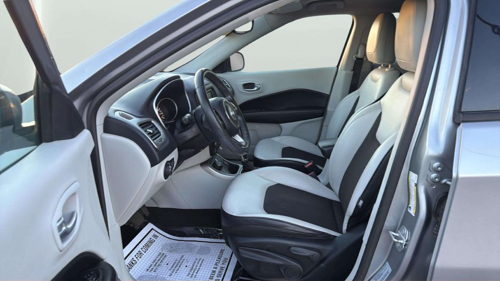 Photo 11 of this JEEP COMPASS