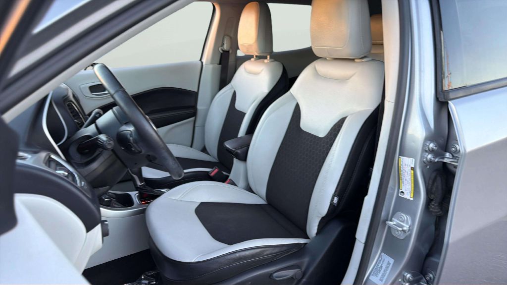 Photo 12 of this JEEP COMPASS