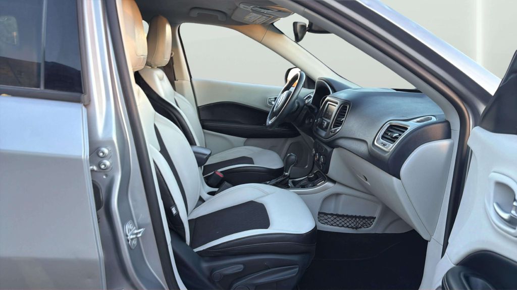 Photo 13 of this JEEP COMPASS