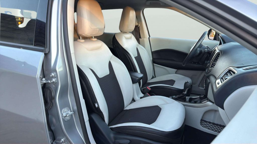 Photo 14 of this JEEP COMPASS